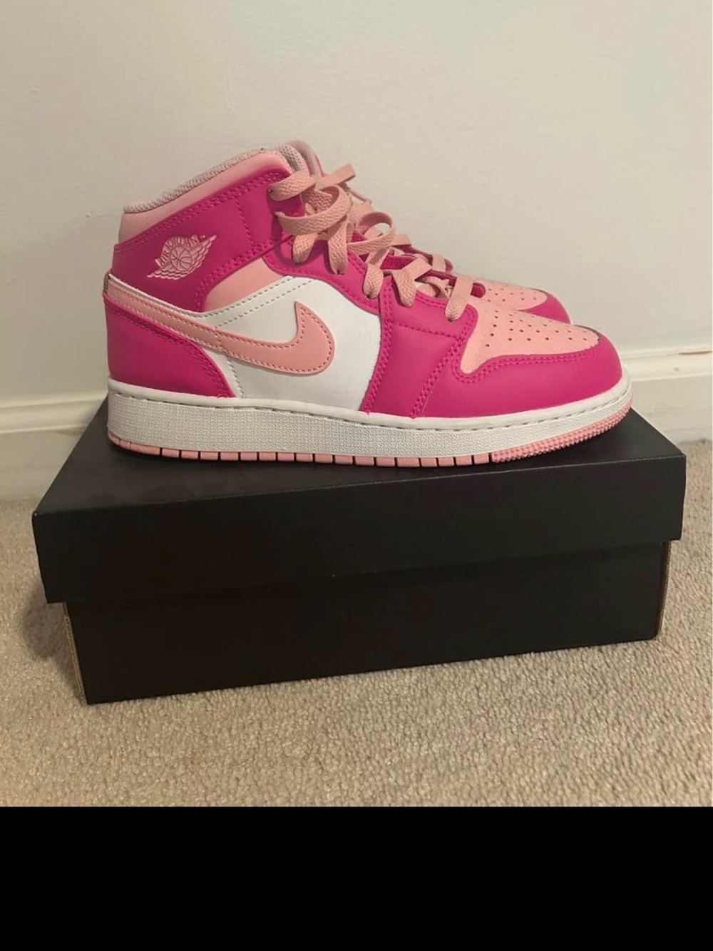 Air Jordan 1 Mid White/Medium Soft Pink 5Y Womens size 7 Like new Worn twice - Picture 1 of 6